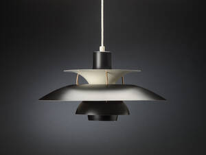 Poul Henningsen. PH5 pendel af senere mat sortlakeret  Denne vare er sat til omsalg under nyt varenummer 4162204