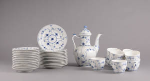 Kgl. Porcelæn. Musselmalet riflet kaffeservice 35
