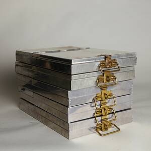 Bankfackslådor mässing och aluminium