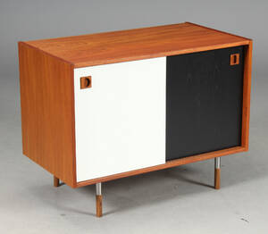 Dansk møbelproducent. Skænk fineret med teaktræ,