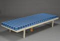Horsnæs. Daybed med stel af hvidlakeret træ