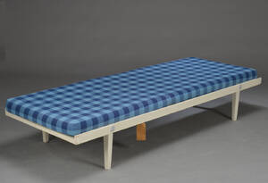 Horsnæs. Daybed med stel af hvidlakeret træ