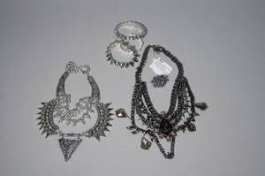 Bijouterier, olika smycken, 6 delar