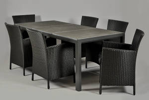 Trädgårdsmöblemang bestående av sex stolar, bord med 3 st granitskivor.7