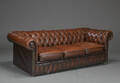 Chesterfield-stil. Tre-personers sofa