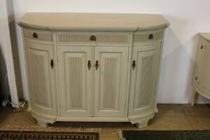 BUFFÈ I GUSTAVIANSK STIL H 97, L 127, D 52 CM