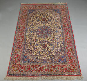 Persisk Isfahan. Uld på silke, 233x156 cm