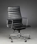 Charles Eames. Kontorstol, model EA-119. Sort læder Denne vare er sat til omsalg under nyt varenummer 4161695