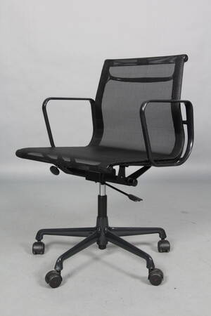 Charles Eames. Kontorstol, model EA 117