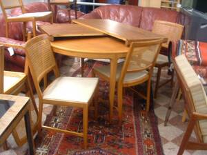 Matbord, 6 stolar 2 ilägg