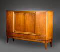 Dansk Møbelproducent. Høj skænk fineret nøddetræ