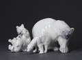 Tre figurer af porcelæn i form af isbjørne. Kgl.P. 3