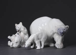 Tre figurer af porcelæn i form af isbjørne. Kgl.P. 3