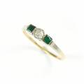 Ring 18 k guld med diamant samt smaragder