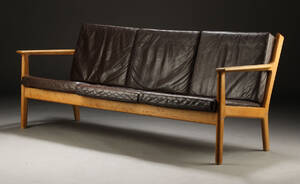 H. J. Wegner. Tre-pers sofa, egetræ, getama