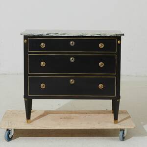 Byrå gustaviansk stil