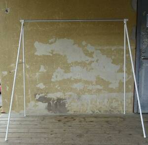 Vit Klädställning B82