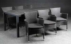 Daneline Havemøbler. Rektangulært artwoodbord, 6 polyrattan stabel armstole 7