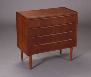 Dansk møbelproducent. Kommode teaktræ 