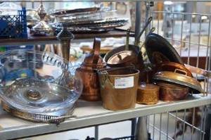 Parti kopparföremål samt bricka