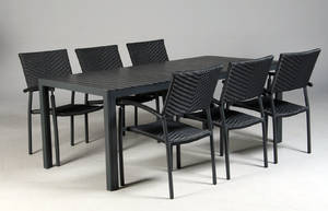 Havemøbler. Firkantet artwood bord samt otte stabelstole 9