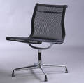 Charles Eames. Stol, model EA-108 - sort net