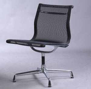 Charles Eames. Stol, model EA-108 - sort net