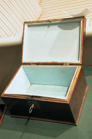 Skrin, Mahogny