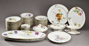 Kgl. porcelæn. Spisestel, håndmalet. 59