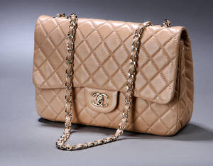 Chanel. Skulder-  Cross-body taske, Jumbo Single flap, beige quiltet lammeskind