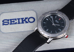 Seiko Calendar. NOS dameur i stål med sort skive med dato, 1990erne
