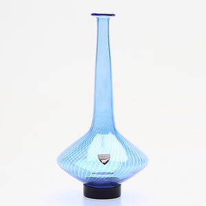 OLLE ALBERIUS. VAS, Graalteknik, Orrefors, signerad och daterad 1987.