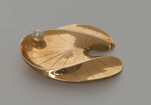Hermann Siersbøl. Åkande broche af 14 kt. guld