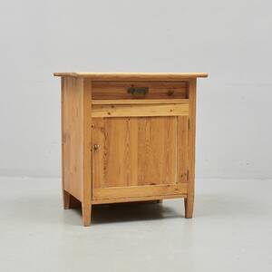 Pottskåp, Längd 68 cm. Djup 49 cm