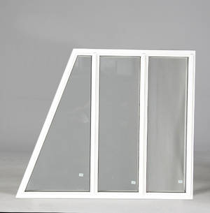 Vindue, hvidmalet træ med termoglas