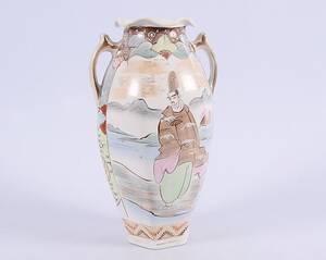 VAS, porslin, Japan, 1900-talets första hälft.