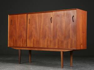 Skænk af teaktræ, 1960erne Denne vare er sat til omsalg under nyt varenummer 4971644