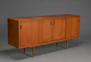 Møbelproducent., Lav skænk af teaktræ