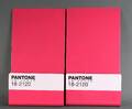 John Green for Seletti. Par magasin-  avisholdere af lakeret metal, Pantone farven 18-2120, Fucsia 2
