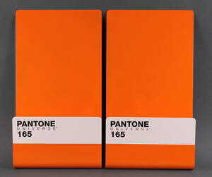 John Green for Seletti. Par magasin-  avisholdere af lakeret metal, Pantone farven 165C, Arancione  orange 2