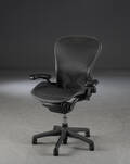 Donald Chadwick  William Stump for Herman Miller. Kontorstol