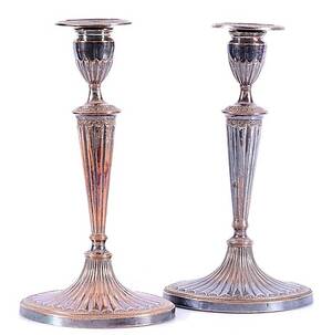 LJUSSTAKAR, ett par, nysilver, England, 1800-tal.