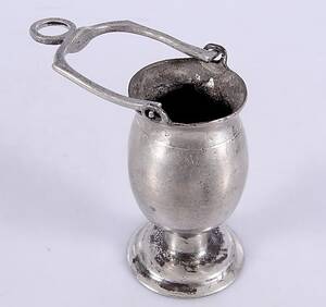 VIGVATTENSKÅL, tenn, 161700-tal.