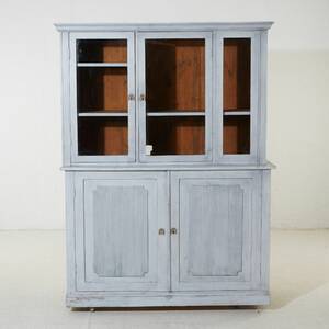 Vitrinskåp gustaviansk stil