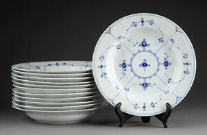 Royal Copenhagen. Dybe, musselmalede middagstallerkener 12 