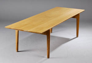 Hans J. Wegner 1914 - 2007. Sofabord af egetræ