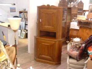 Hörnskåp, Betsad furu