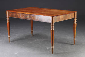 Arbejdsbord af mahogny. Ca. 1900