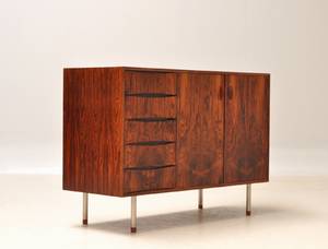 Dansk Møbelproducent. Skænk i Rio palisander. 1960erne