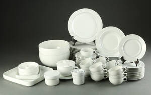 Grethe Meyer for Royal Copenhagen. Blåkant middags- og kaffeservice af fajance 80